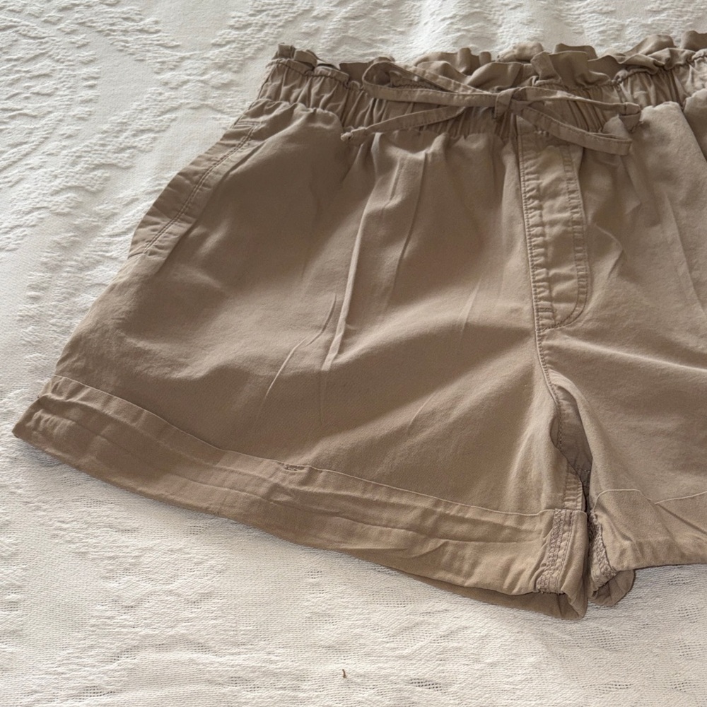 Abercrombie & Fitch Women's High Rise Tan Shorts Gently Loved L - Picture 3 of 11